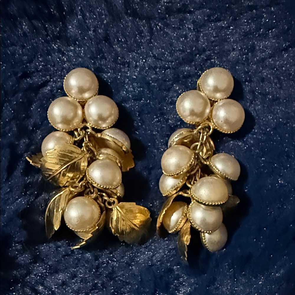 Elegant  vintage and Cream Pearl Earrings